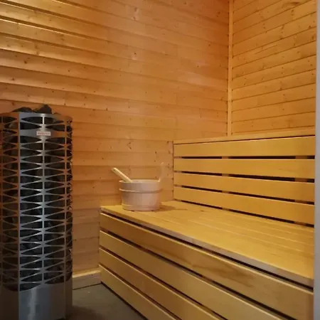 Apartment Moji Sousedi - Cervena