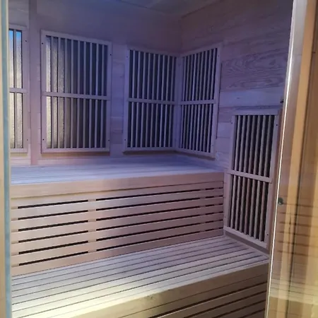 Apartment Moji Sousedi - Cervena *