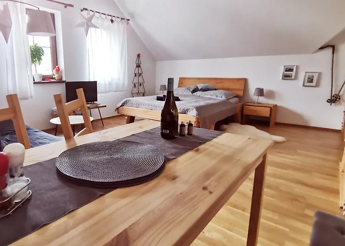 Moji Sousedi - Cervena Appartement